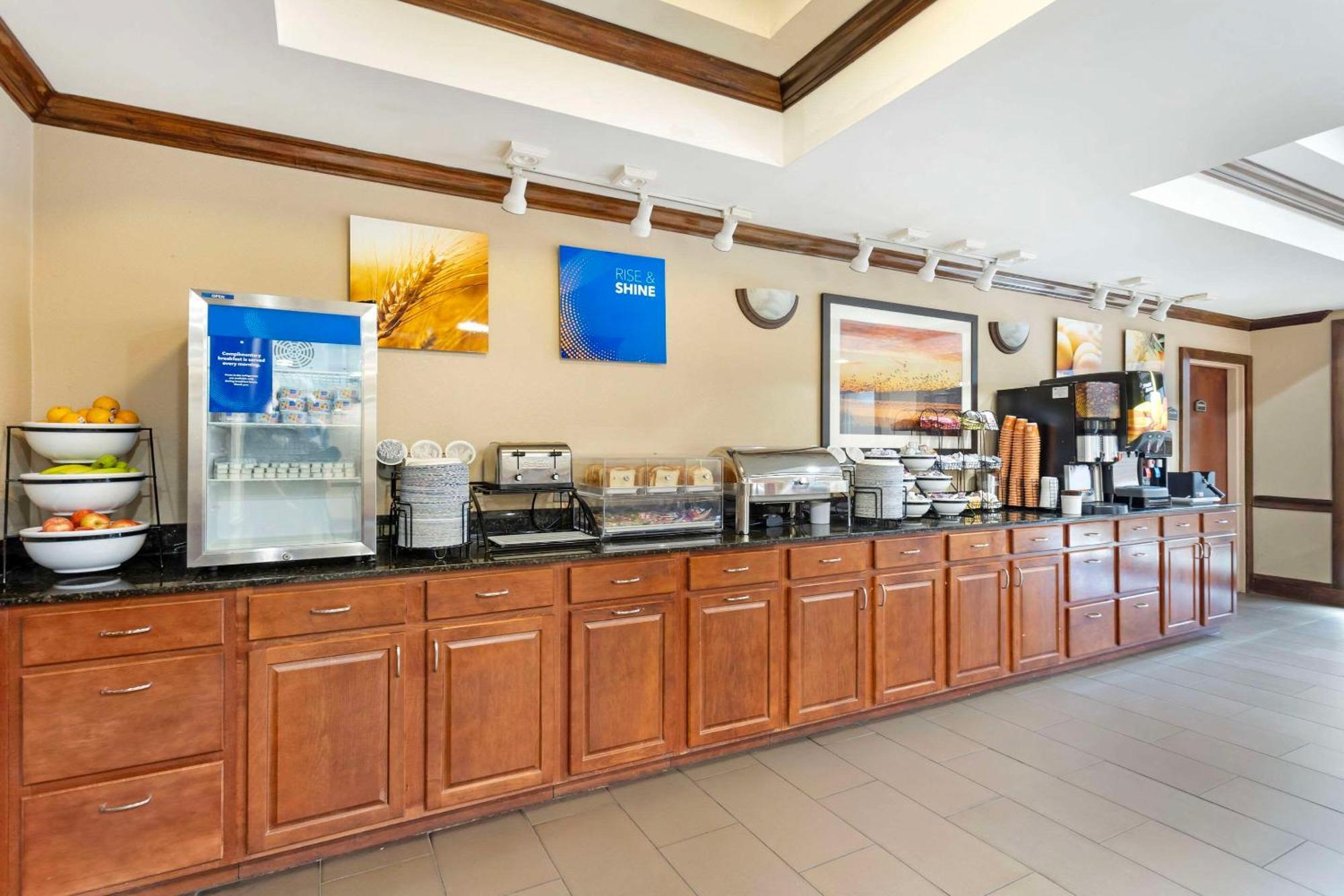 Comfort Inn & Suites Carneys Point Kültér fotó